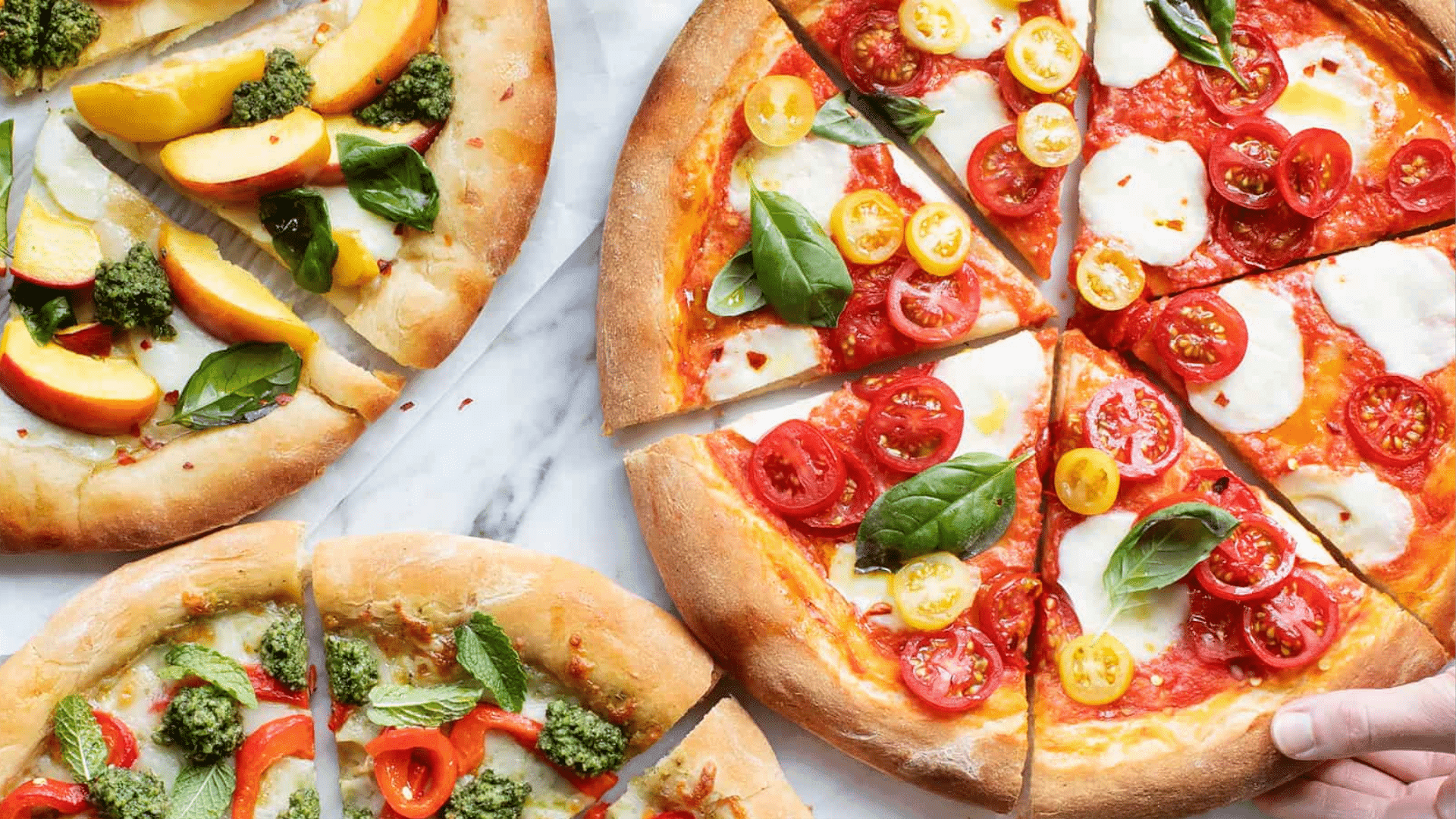 Pizza saindo do forno